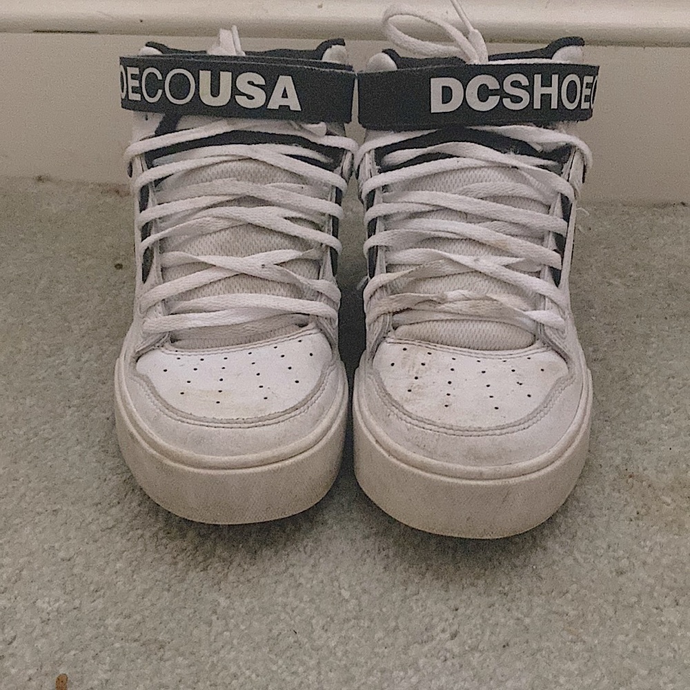 Slightly worn, Women’s 8’5, Lace up + velcro strap across top